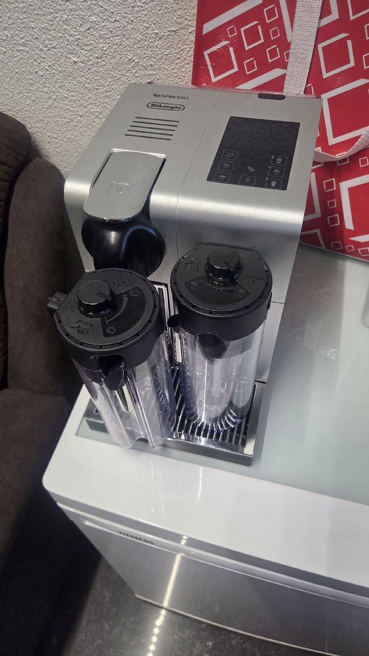 Nespresso Kaffeemaschinen & Espressomaschinen: Nespresso DeLonghi EN750.MB – Defekt aus Schaffhausen von Yoghurt87