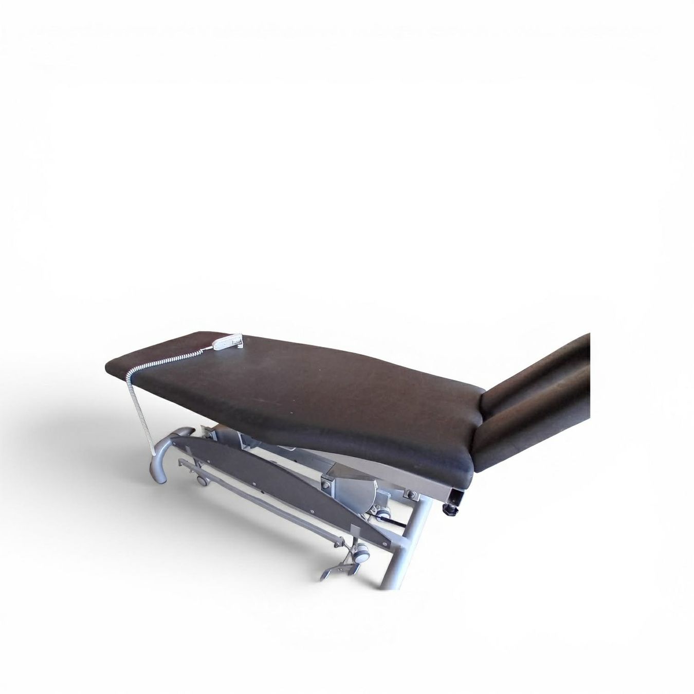 Lettini & sedie per cosmetici: Elektrische Behandlungsliege / Therapieliege / Massageliege – Usato da Möriken AG venduto da S.E.J.J. 2