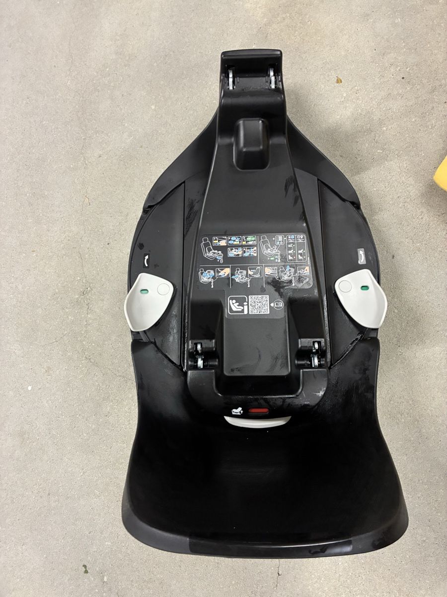 Maxi-Cosi Seggiolini per auto: Maxi Cosi Kindersitz 360 black & Isofix 360 – Usato da Herzogenbuchsee venduto da SandraV 5