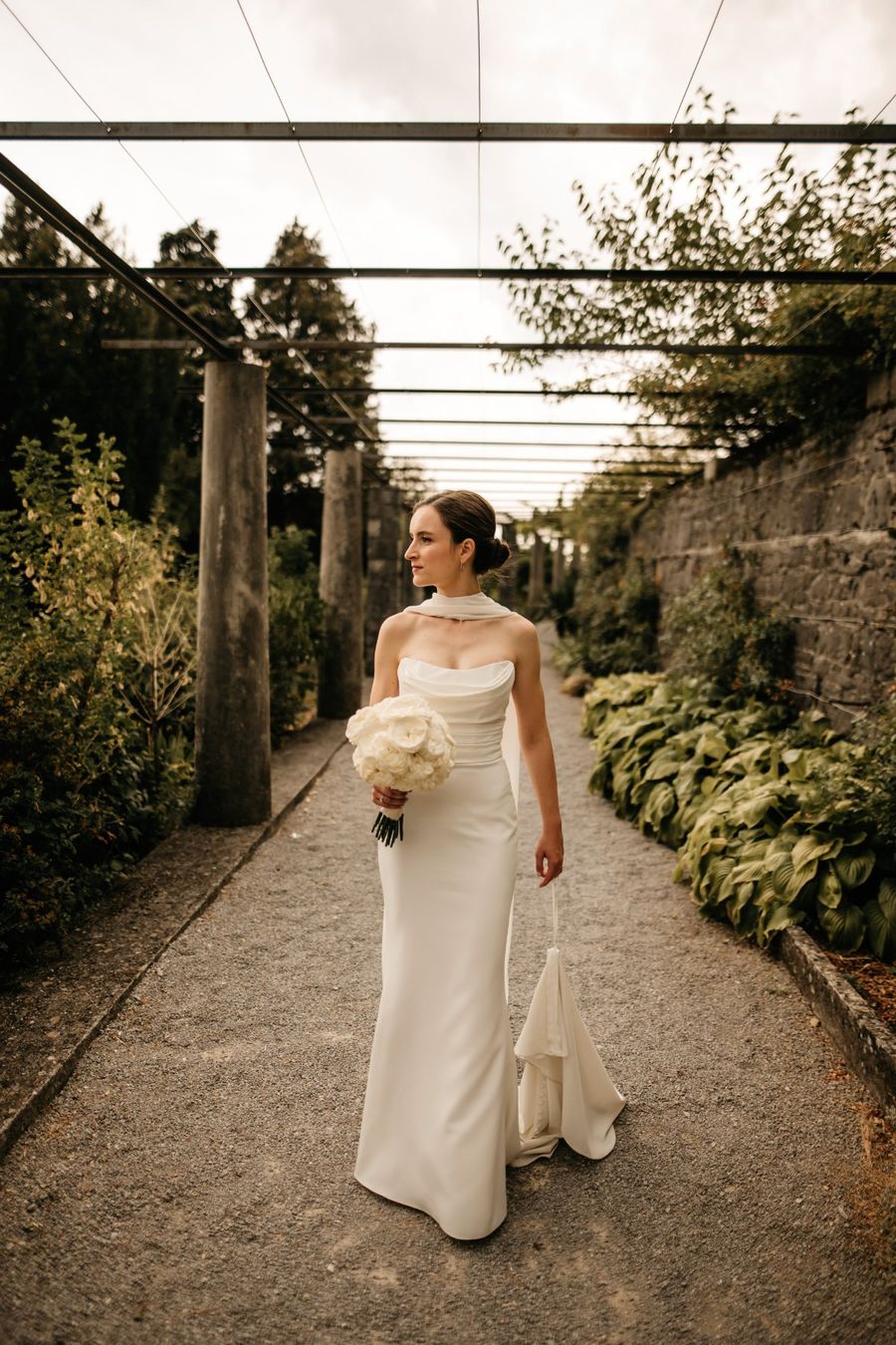 Robes: Secondhand Brautkleid Made with love "Winter", Grösse 32-34 – D'occasion à Brunnen par Herzig-Brautmode 1