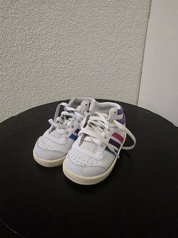 Scarpe per ragazzi: Adidas Kinderschue – Usato da Herisau venduto da and_zky9 2