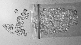 Steine, Bergkristall Edelsteine mit kleinem Loch 30g