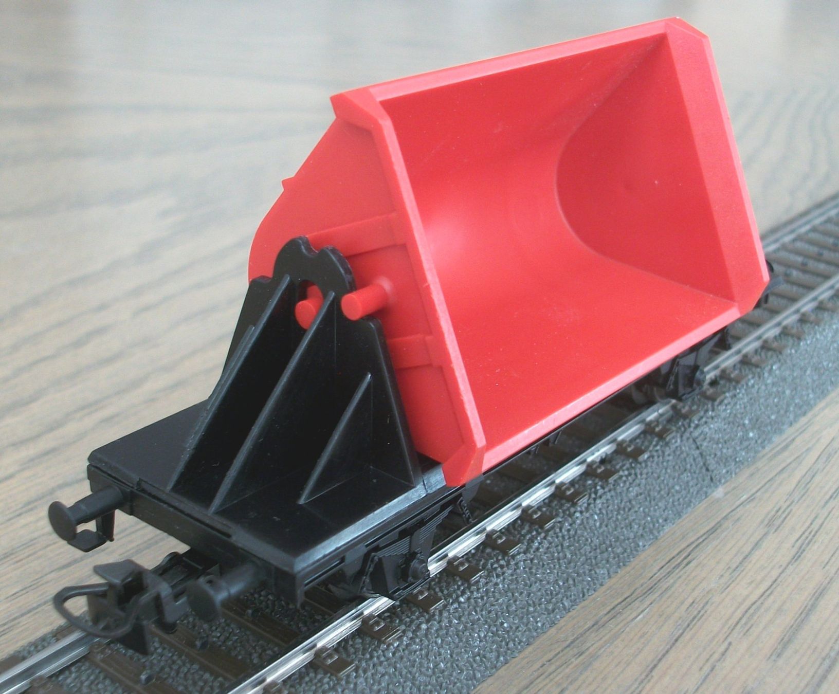 Märklin Modellini di ferrovie: Kippwagen mit roter Lore; neu – Nuovo (secondo la descrizione) da St. Moritz venduto da Manu7500 2