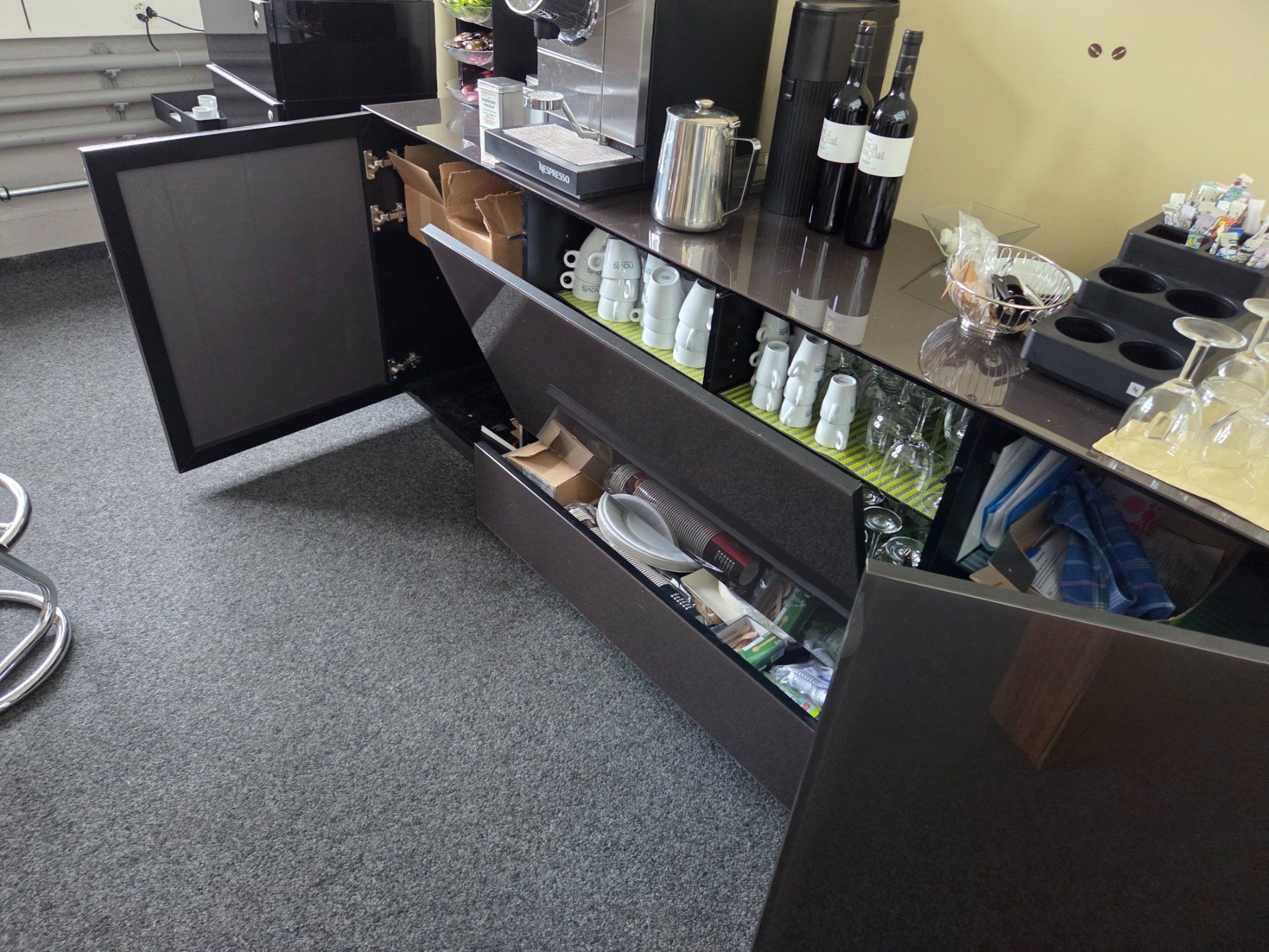 Credenze: Top Zustand: Sideboard/Buffet in Anthrazit Hochglanz. – Usato da Uster venduto da lookandlisten 3