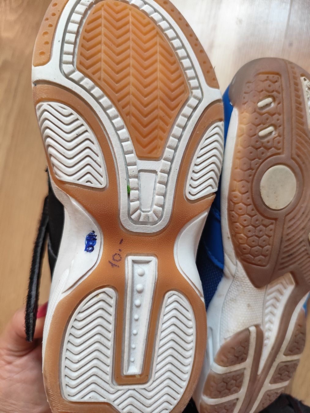 Scarpe per ragazzi: Kinder Turnschuhe Grösse 32 Zwei Paar – Usato da Mägenwil venduto da VintageGirly 4