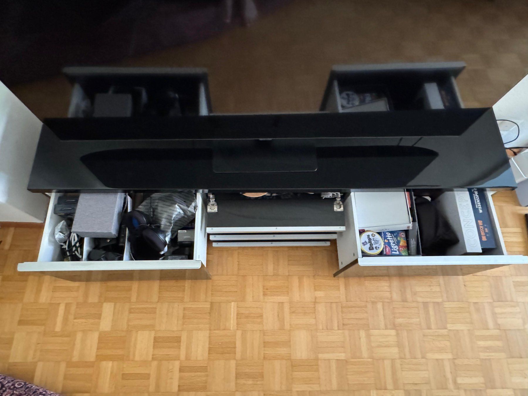 TV Möbel: Sideboard mit schwarz-glanz-Oberfläche – Gebraucht aus Thalwil von JoelPescatore 3