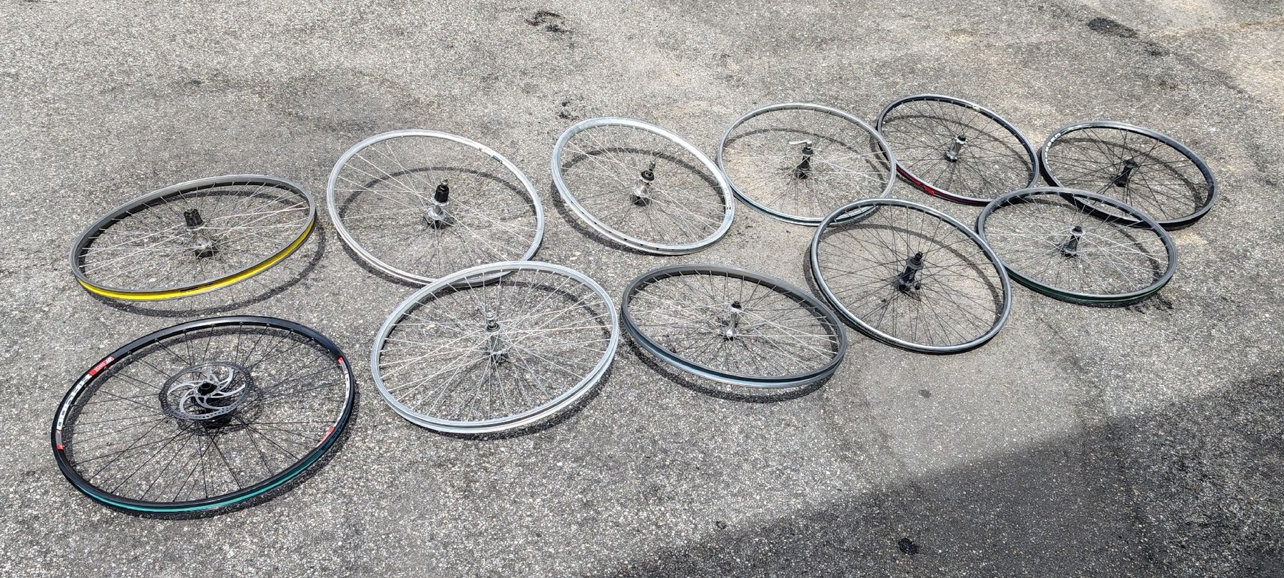 Pièces détachées: 11 roues de velo 26" – D'occasion à Biel/Bienne par Mollarddesign