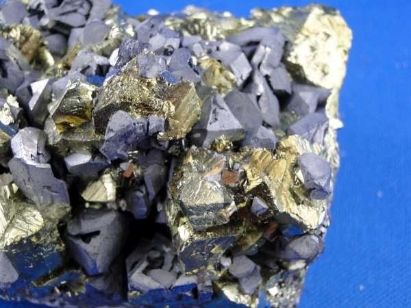 Minerali & Pietre curative: Chalkopyrit mit Galena – Usato da Schinznach Bad venduto da Demerald 2