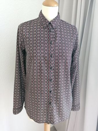 Bluse mit Retromuster, Gr. 34, neu