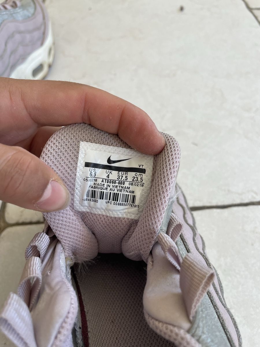 Nike Scarpe da donna: Paire de Nike – Usato da Lavigny venduto da Lea_9rxv 5