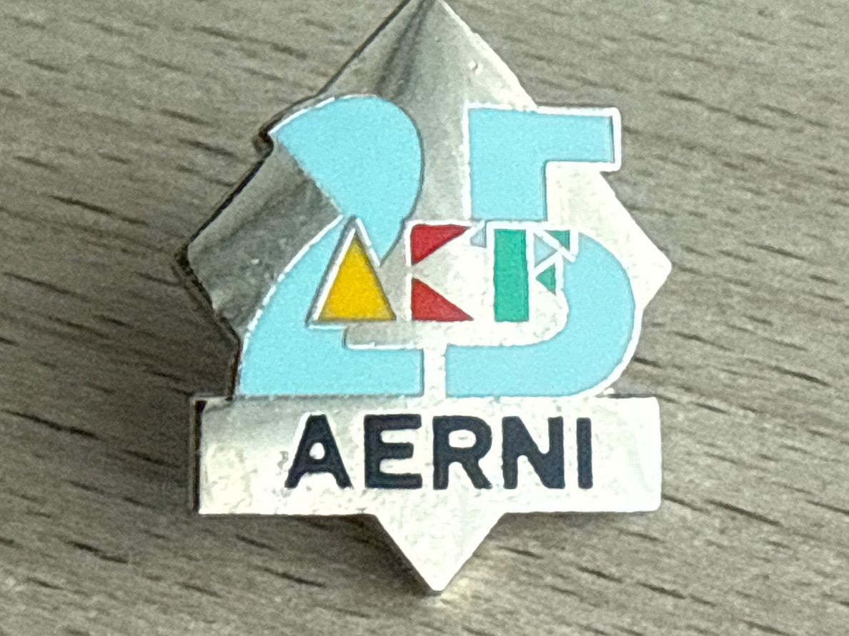 Plaketten & Abzeichen: Pin 25 Jahre AERNI – Gebraucht aus Glattbrugg von Schweigmatt