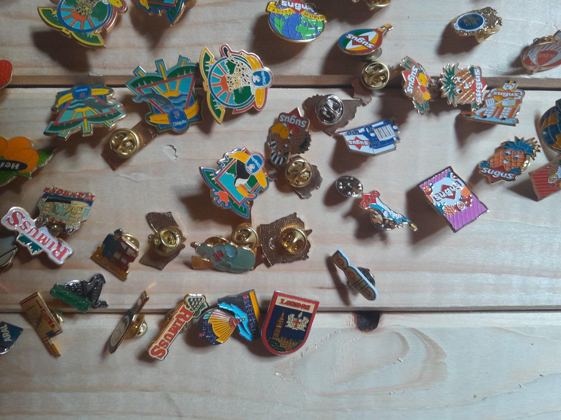 Placchette & Badge: Fasnachtsplaketten und Pin Lot – Usato da Rüti ZH venduto da Alemanni 4