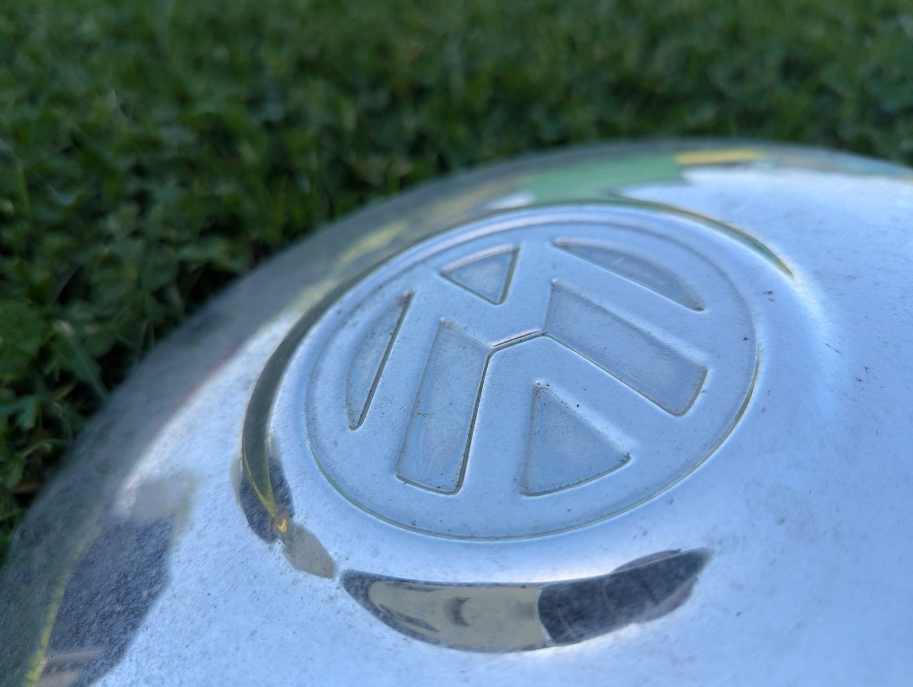 VW Sonstiges Fahrzeugzubehör: Radnabendeckel zu VW Oldtimer – Gebraucht aus Dietschwil von FIZENATOR 4