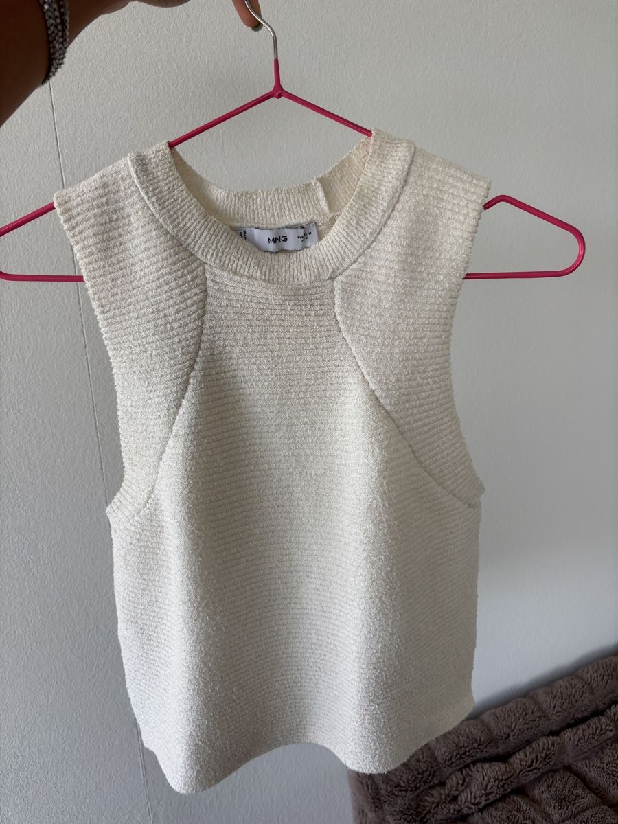 Mango Top: Top von Mango, weiss gerippt, Grösse M – Usato da Feuerthalen venduto da melma