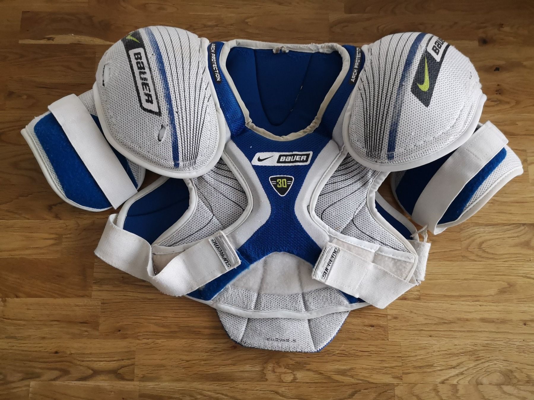 Protezioni & Imbottiture: Protektor Kinder Eishockey Ausrüstung Schulter Panzer – Usato da Merenschwand venduto da palyaa