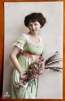 Frau - Belle femme - Belle carte ancienne 1920