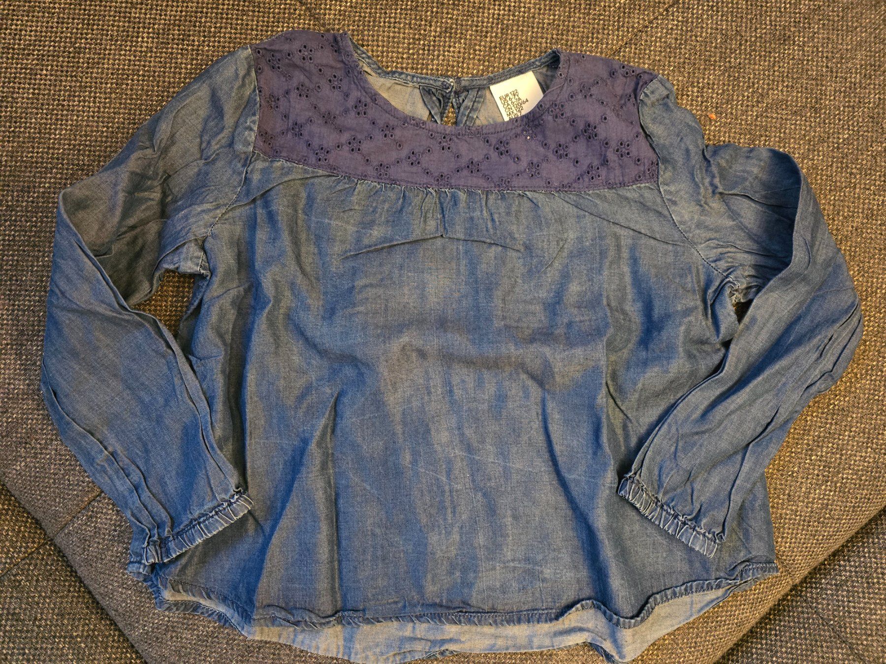 Blusen, T-Shirts & Tops: Bluse Grösse 122 – Gebraucht aus Büttikon AG von Amineah