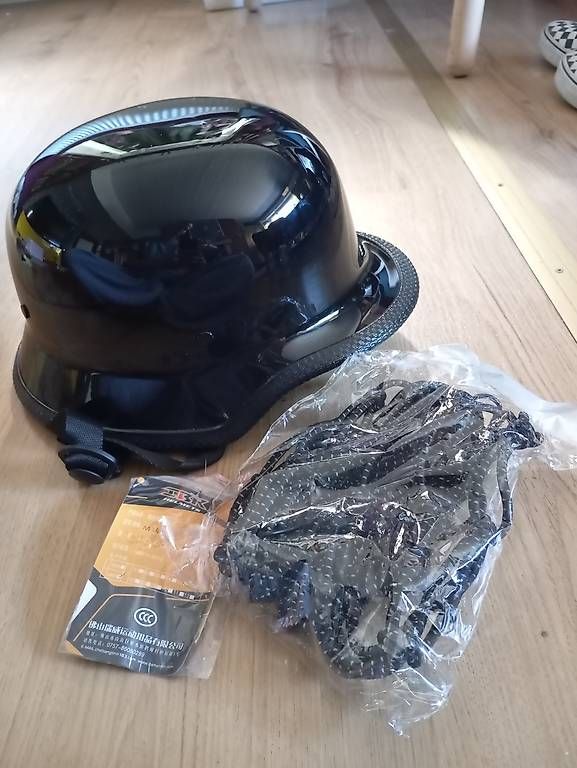 Helme & Visiere: Neuer ungetragener Motorradhelm – Gebraucht aus Niederdorf von muenchenstein