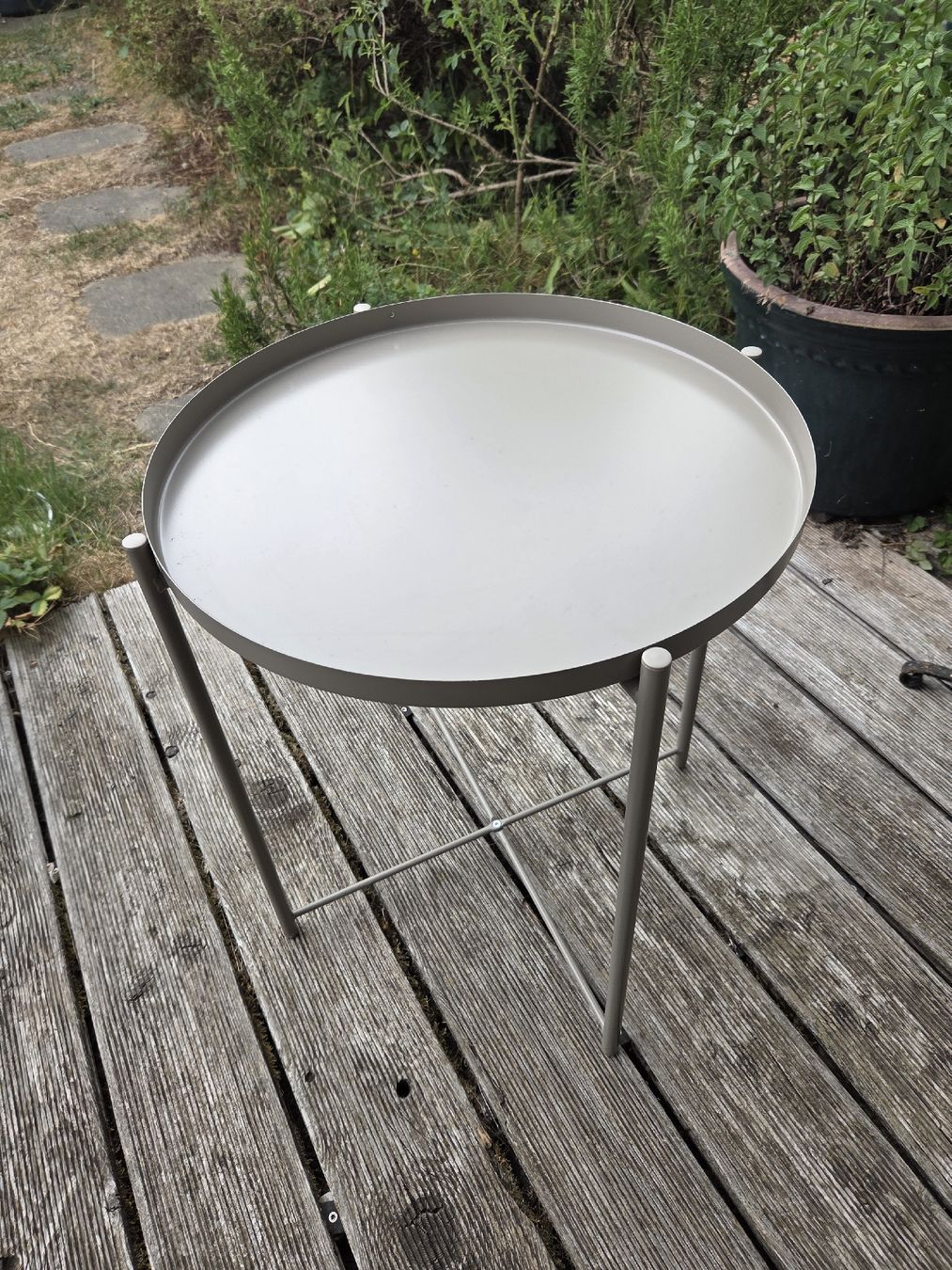 Tische: Beistelltisch, rund, beige – Gebraucht aus Burgdorf von lissabon65