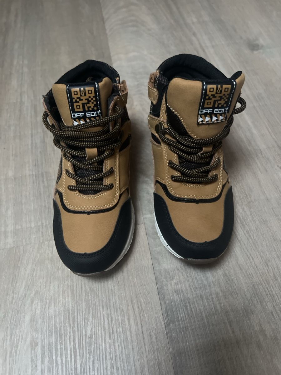 Scarpe per ragazzi: Children spring light shoes 31 – Nuovo e nell'imballaggio originale da Bachenbülach venduto da Dana_Ondrasik