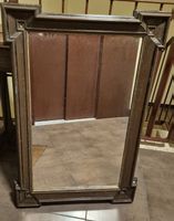 Miroir ancien avec cadre en bois massif sculpté unique