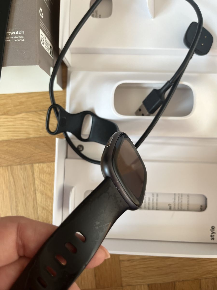 Fitbit Smartwatch: Fitbit Versa 4 – Gebraucht aus Montsevelier von Duna2210 3