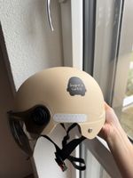 Casque de vélo ou trottinette beige, neuf