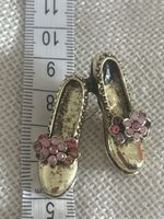 Goldige Brosche "Schueh" mit rosa Bluemli, Top Zustand!