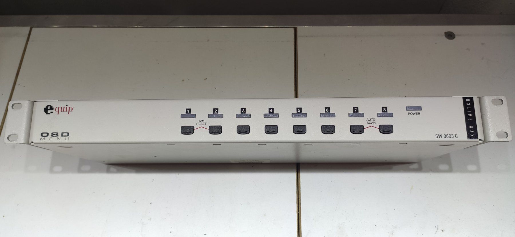 Serveurs: KVM Switch, 8 Port, 19" – D'occasion à Teufen AR par Kawataz 1
