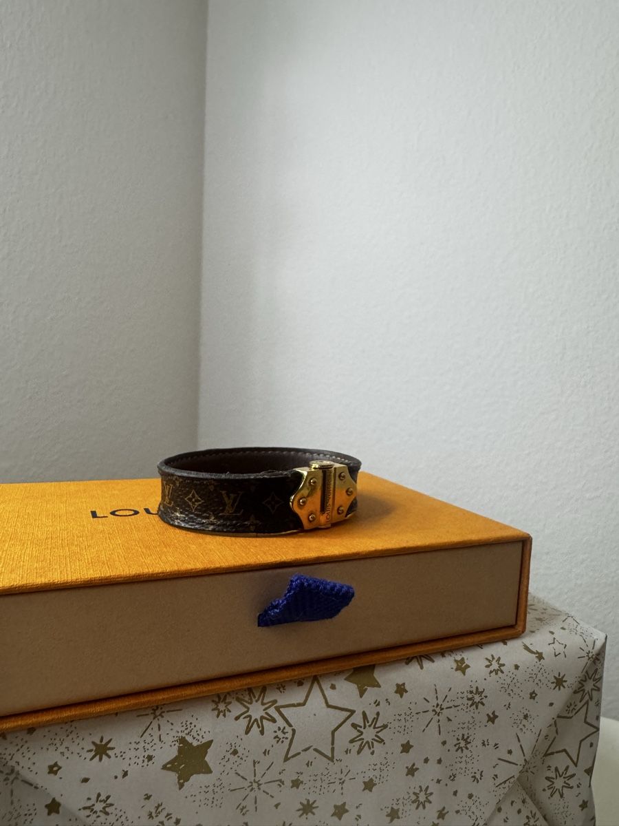 Louis Vuitton Armbänder & -reifen: Louis Vuitton Armband Monogram Canvas Goldfarben – Gebraucht aus Zürich von sahra97 2