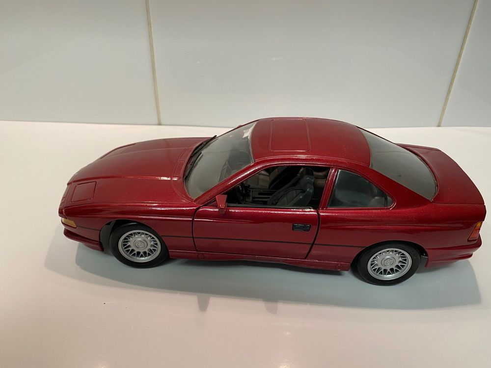 MAISTO 1/18 BMW 850i (1990) - Midnight Blue Special Edition VGC