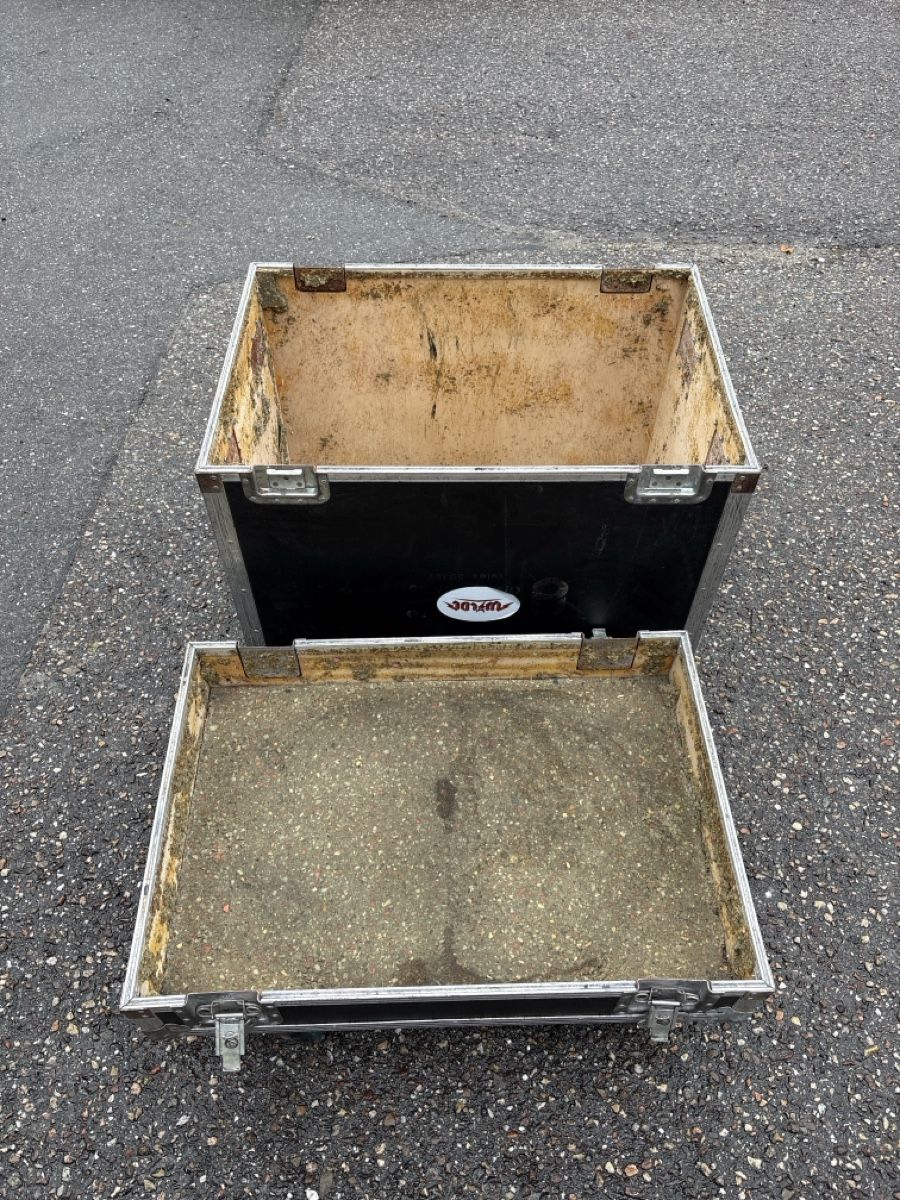 Casse di trasporto: Flightcase Amptown Cases mit Räder – Usato da Lützelflüh-Goldbach venduto da Deiv4 3