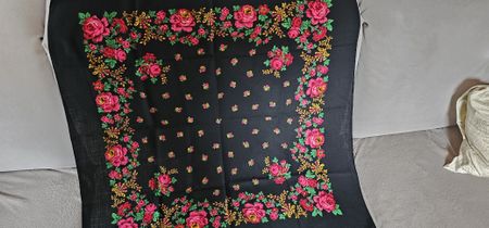 uraltes schwarzes Kopftuch mit Blumenmuster...vintage