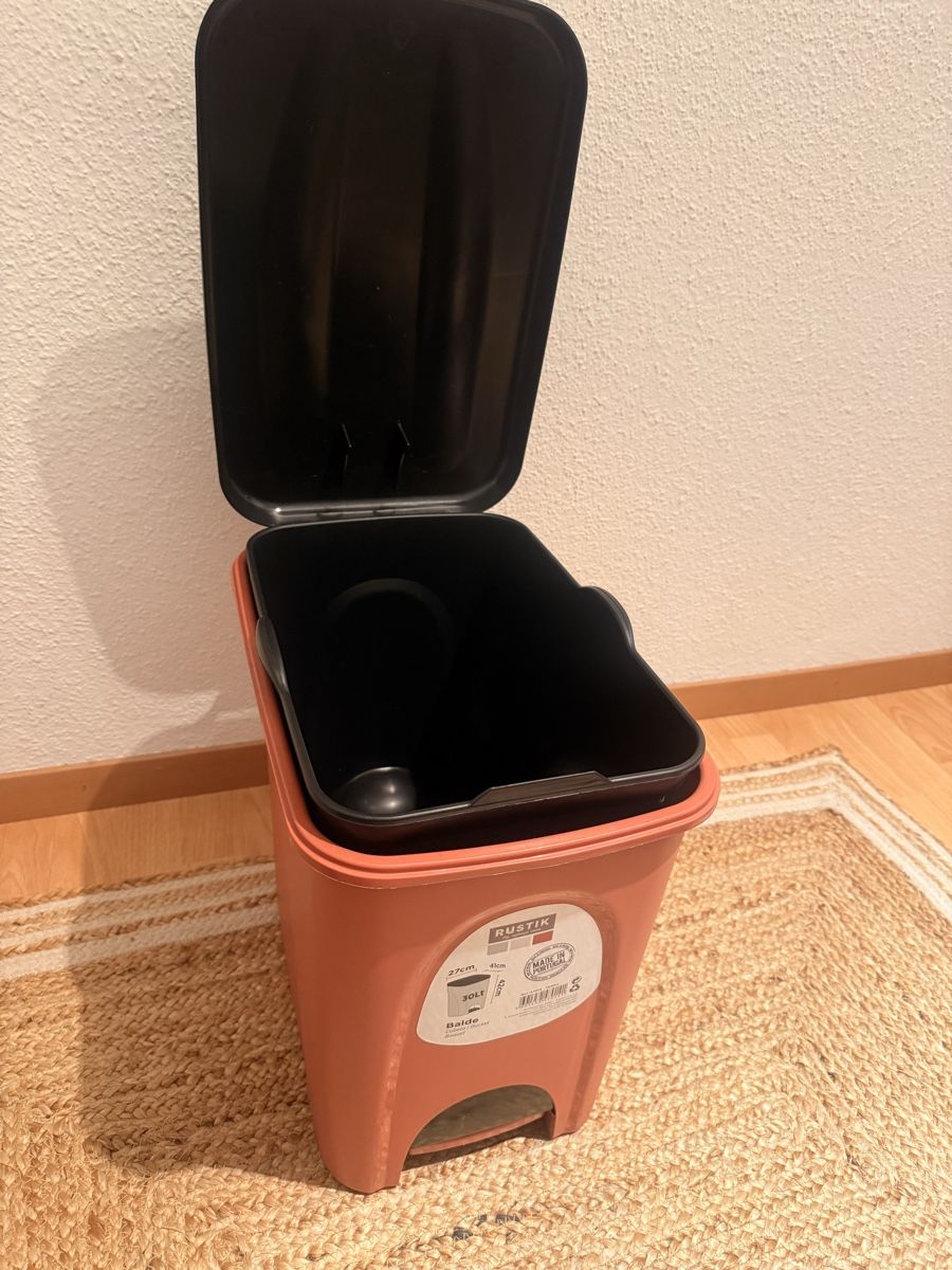 Cestini per rifiuti: Rustik Treteimer, 30L, Orange/Schwarz, Top Zustand! – Usato da Chur venduto da Pedro.Giesteira 6