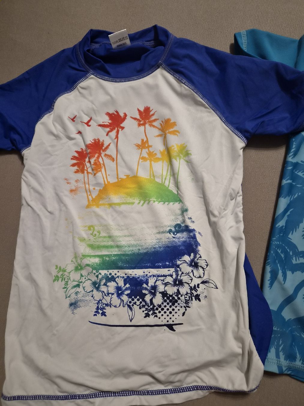 Badehosen: Bade T-Shirts / UV Shirts Grösse 128  – Gebraucht aus Altishofen von tammy05 2