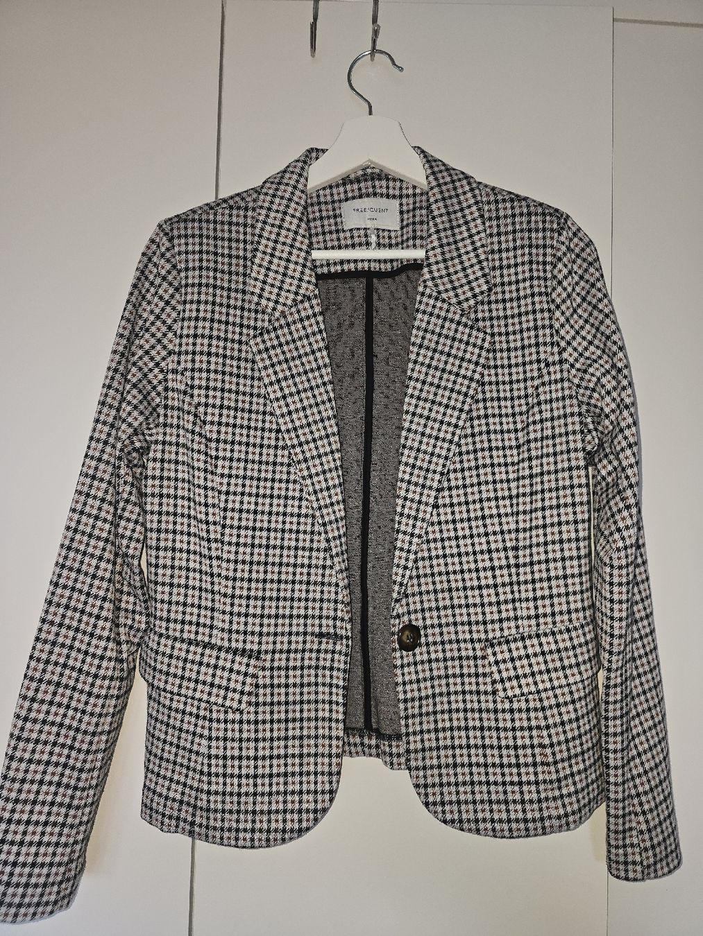 Completi & Tailleur: Karierte Damen Blazer, Top Zustand – Nuovo (secondo la descrizione) da Lupfig venduto da Sibo.