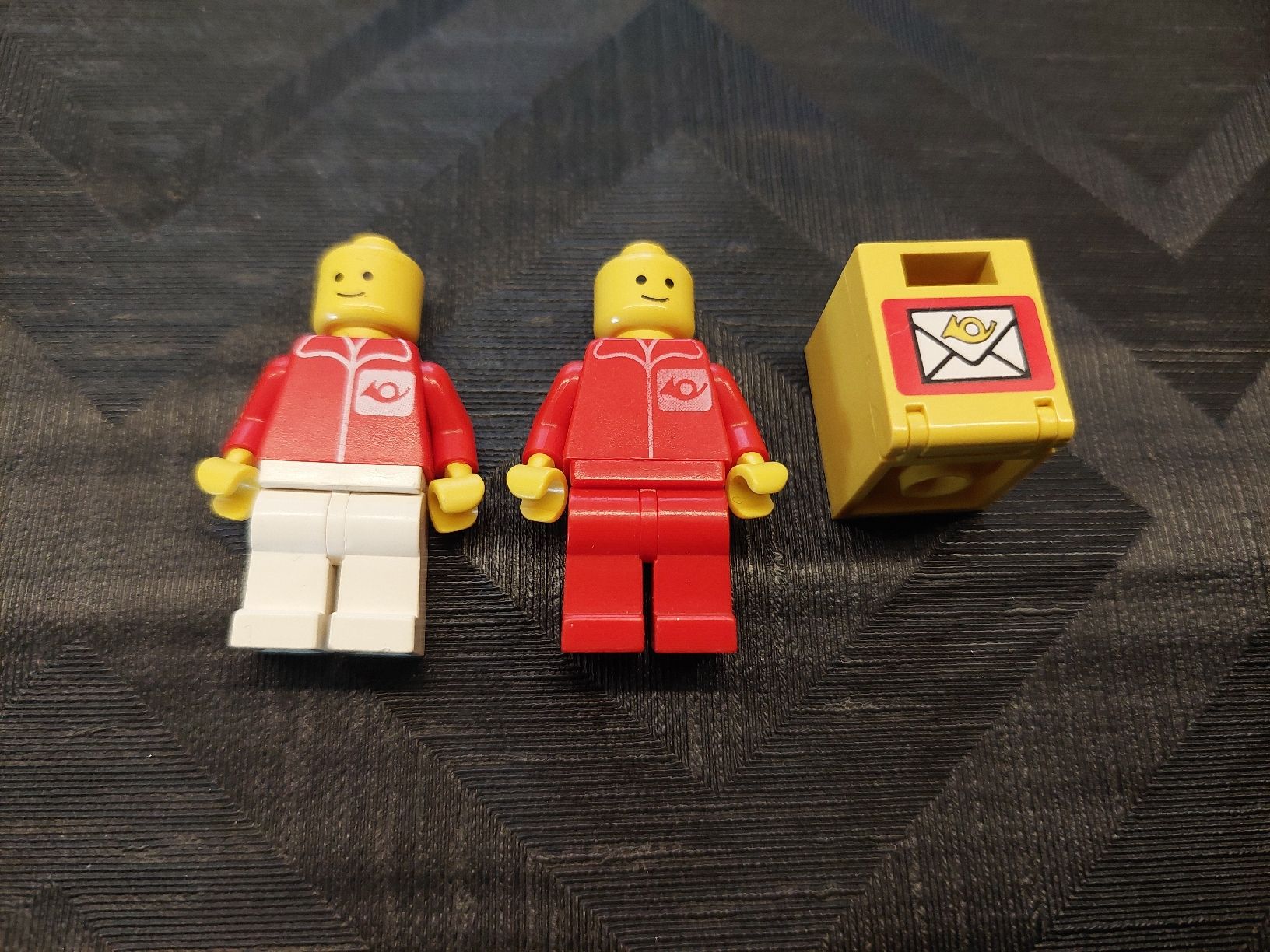 Lego Spielzeuge: Lego Postboten und Briefkasten  – Gebraucht aus Zetzwil von sti_x9xf
