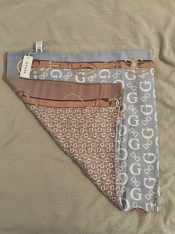 Foulards, Tücher & Schals: Foulard Guess – Gebraucht aus Locarno von Pasky98