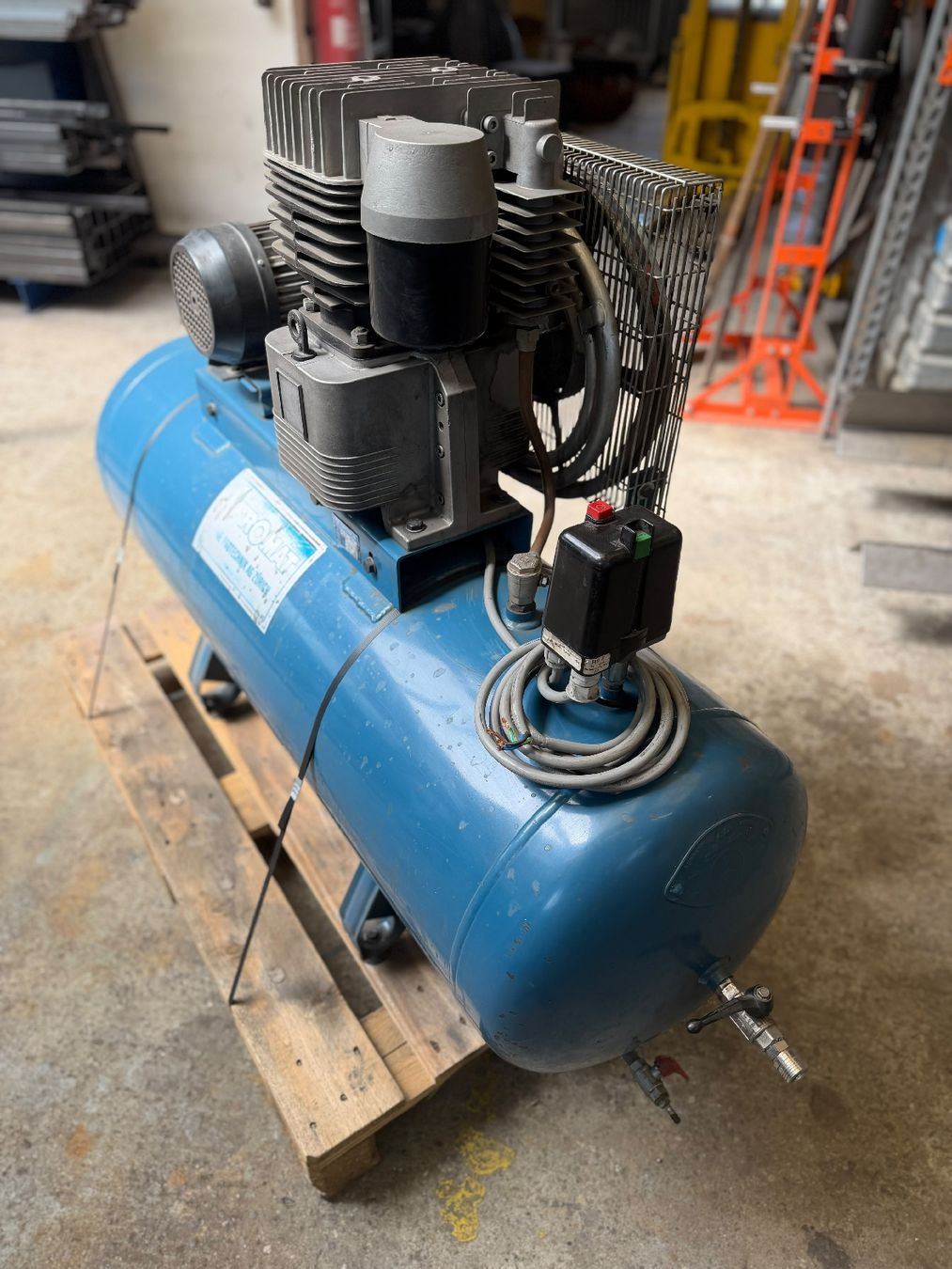 Compressori: Kompressor gebraucht – Usato da Zuzwil SG venduto da Coffeeshelf 4