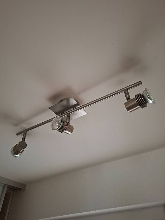 Lampen: Aluminiumleuchte mit 3 Leuchtmitteln – Gebraucht aus Niederuzwil von Liberatopixel 3