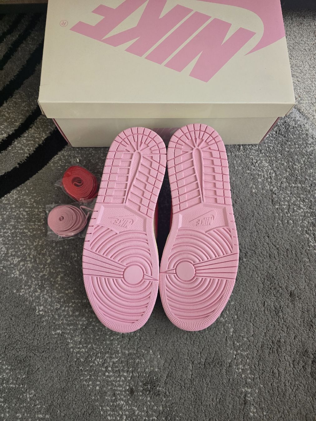 Scarpe da uomo: Jordan 1 low travis scott tropical pink – Nuovo e nell'imballaggio originale da Bôle venduto da A_Kickstory 3