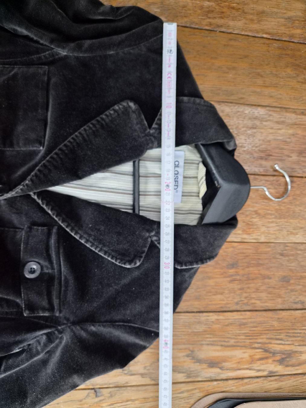 Closed Jacken: Lässiger schwarze CLOSED Samt  Blazer Jäckchen Gr.S – Gebraucht aus Geroldswil von viv_vs9r 4