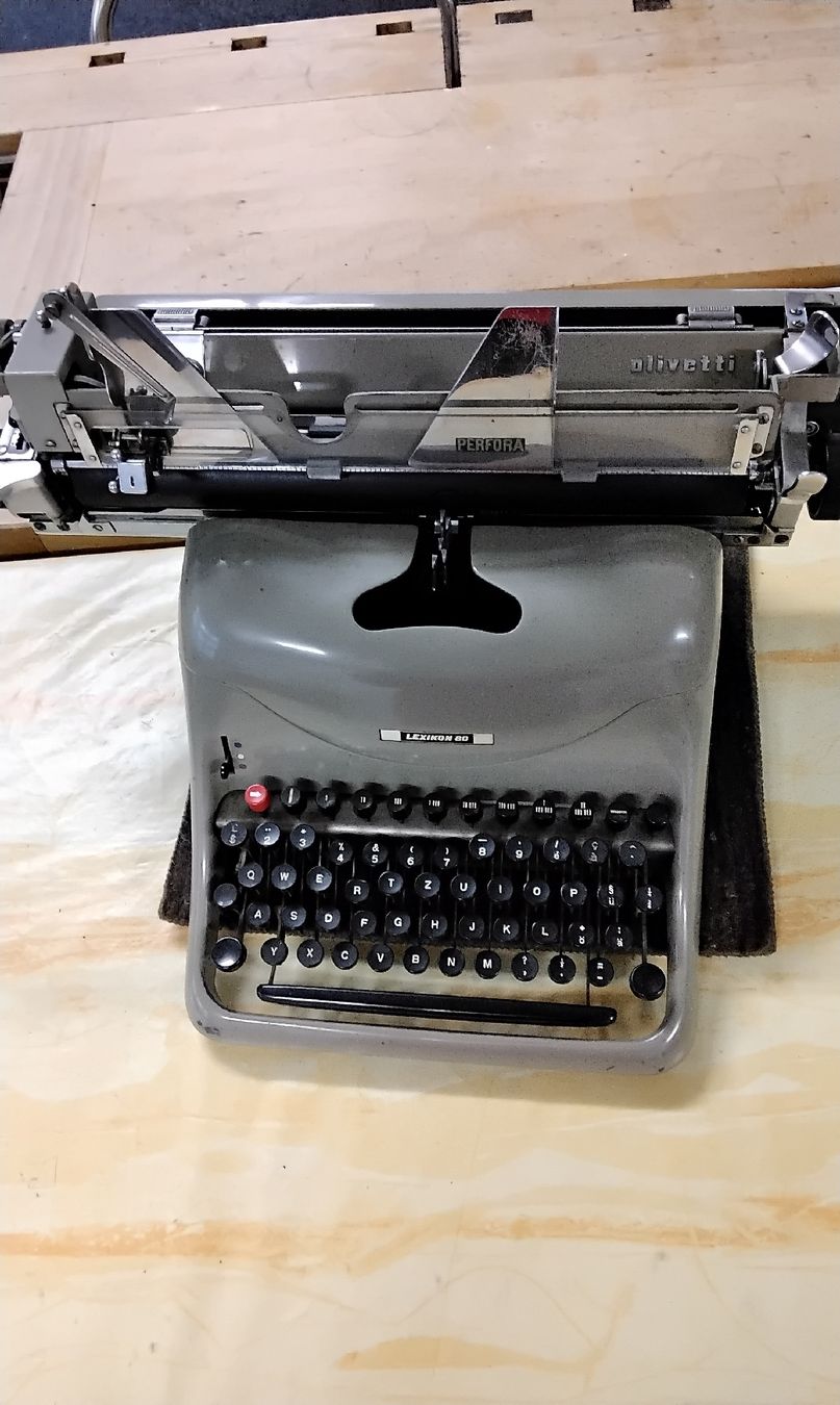 Olivetti Macchine da scrivere: antike Olivettischreibmaschine – Usato da Schwadernau venduto da lil_ysj8 4