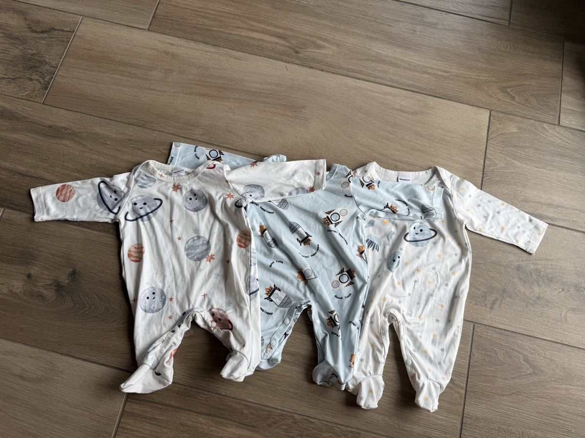 Kleiderpakete & -sets: 3 Baby Pyjamas Grösse 56 – Gebraucht aus Dübendorf von ali_g7p8