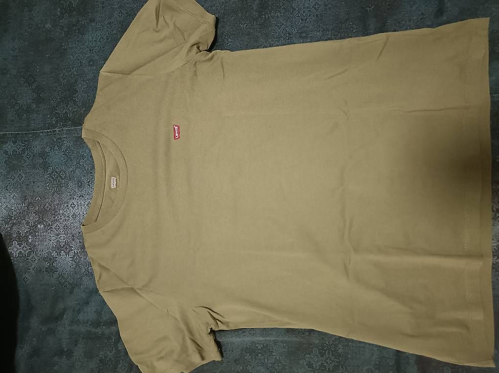 Hemden, T-Shirts & Polos: Magliette  – Gebraucht aus Agarone von Dejan. 1