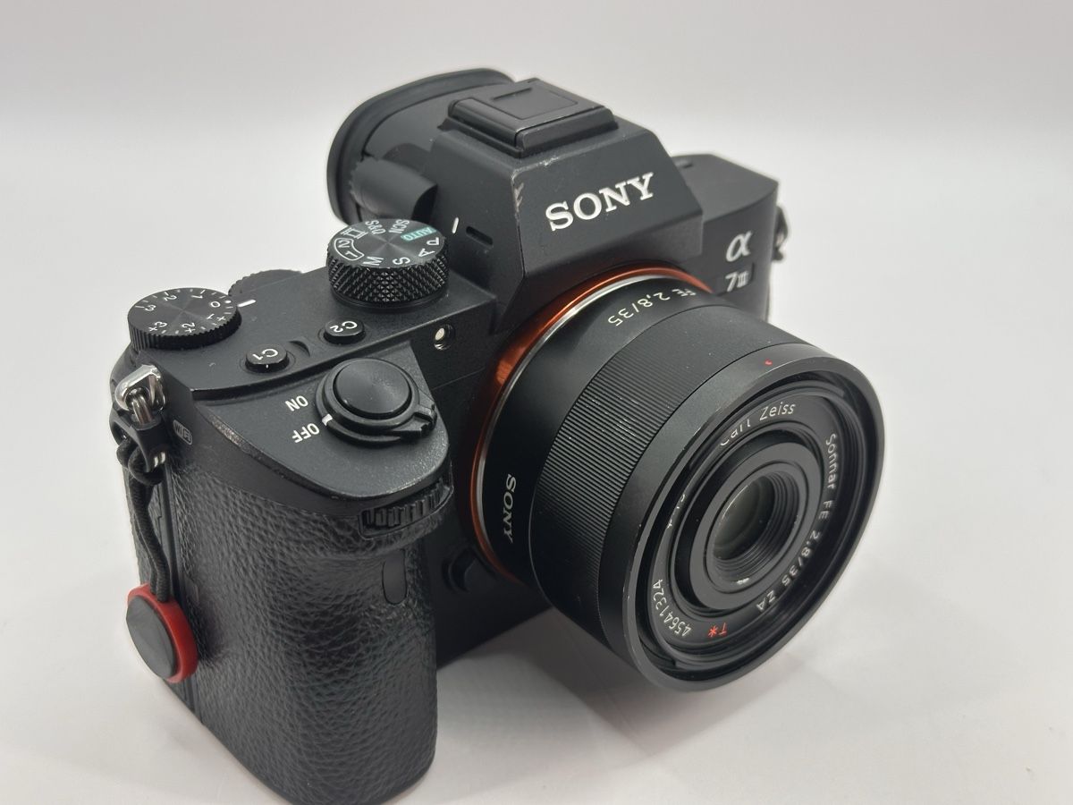 Sony Fotocamera: Sony Alpha 7 iii + 35mm Zeiss Objektiv + Griffe – Usato da Arbon venduto da Sed_9bj9 2