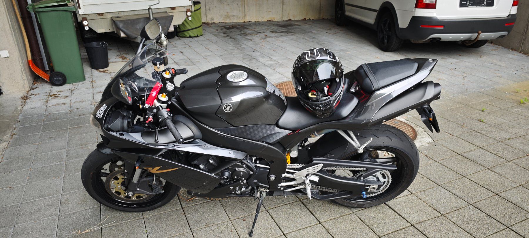 Yamaha Strasse: Yamaha R1 RN19 – Gebraucht aus Emmetten von Honestynw