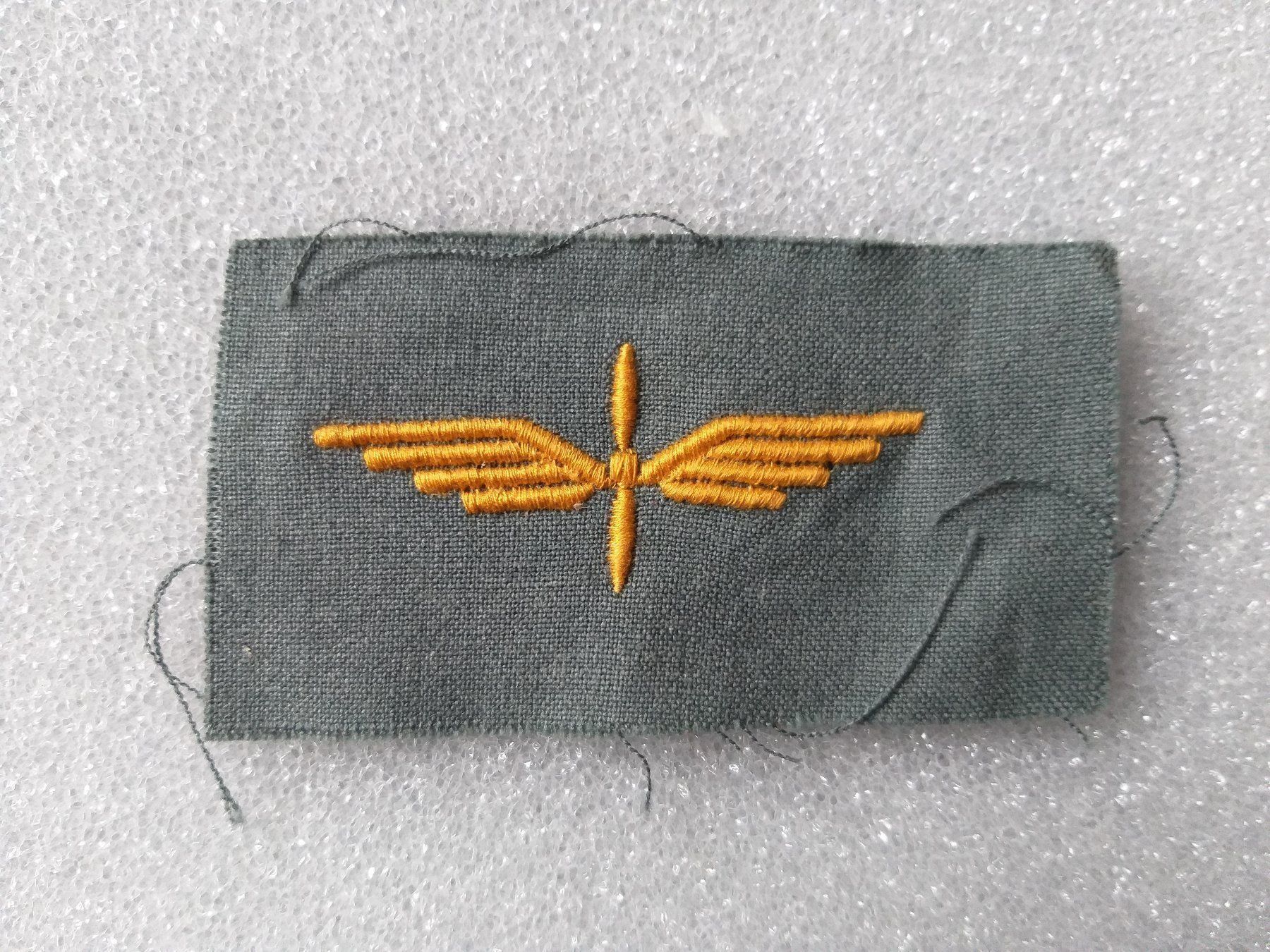 Placchette & Badge: Pilotenabzeichen Ord. 1949 aus Stoff – Usato da Bauma venduto da SwissMilitaria