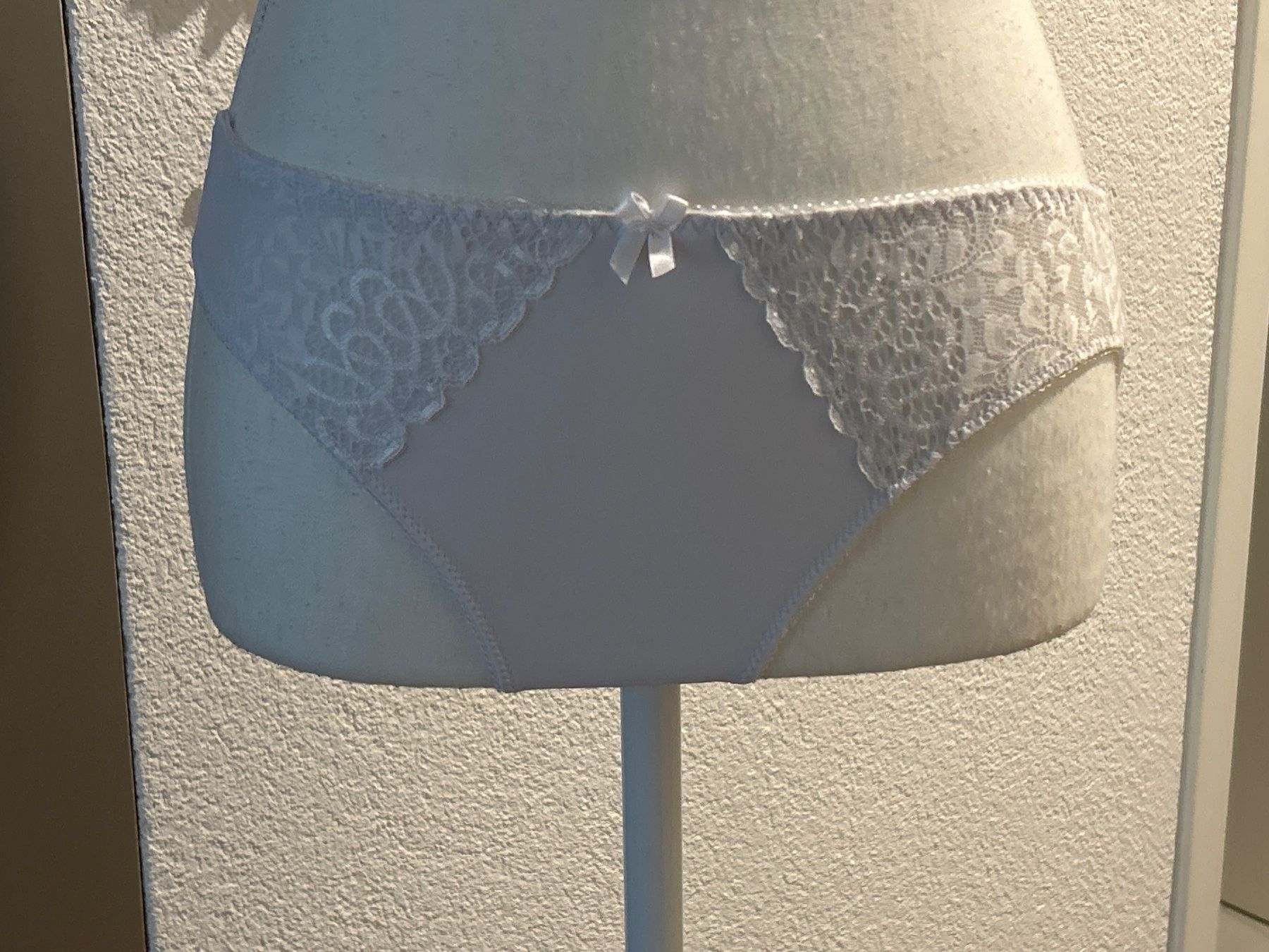Altra biancheria intima: Damen Slip weiss mit Spitzen – Usato da Brunnen venduto da Nala2929 2