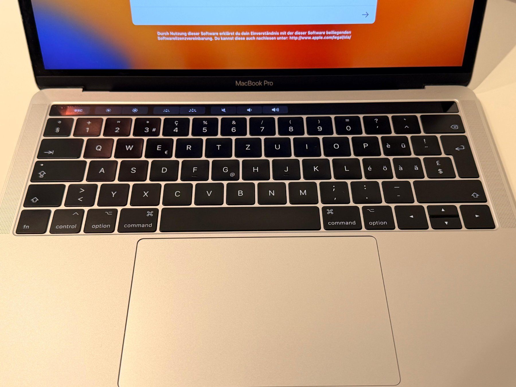 Apple Notebook: MacBook Pro 13" 2017 – Touch Bar – Usato da Zug venduto da XWORMAP 2